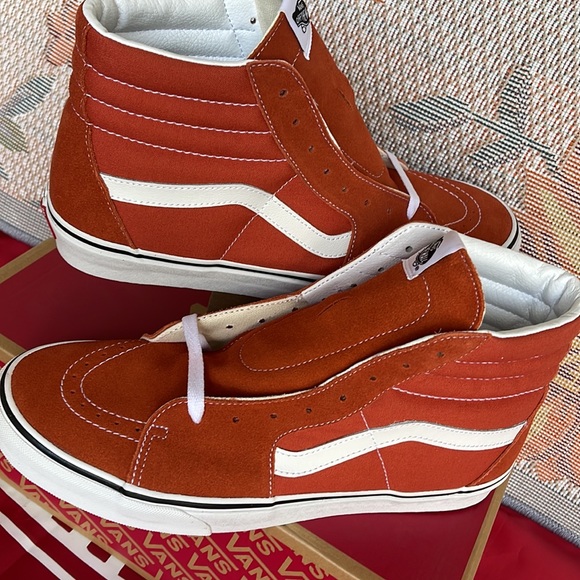 Vans WMNS Sk8-Hi
Color Theory Burnt Ochre
VN0005U9GWP
Sneakers - Picture 11 of 16